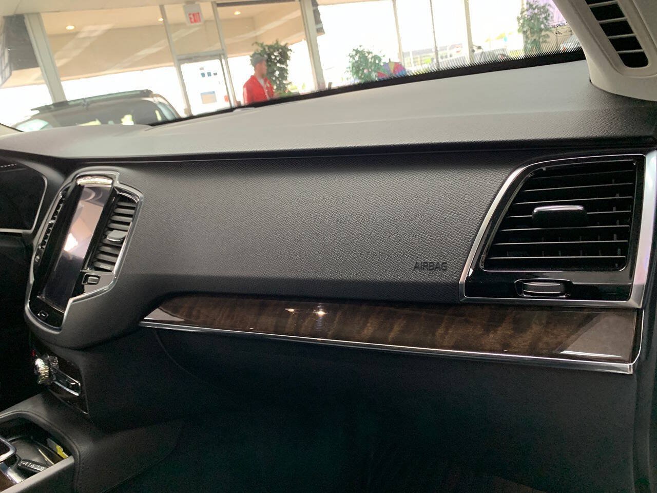 Used 2016 Volvo XC90 T6 Momentum w/ Momentum Plus Package AWD/4WD image 25