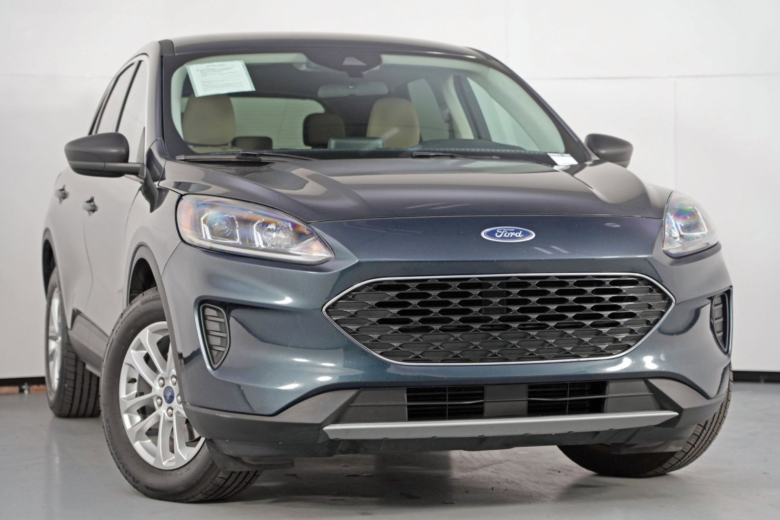 Used 2022 Ford Escape SE w/ Cold Weather Package image 2
