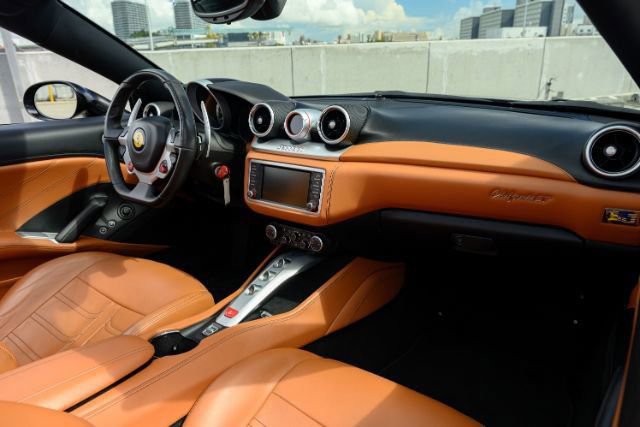 Used 2015 Ferrari California T RWD image 12