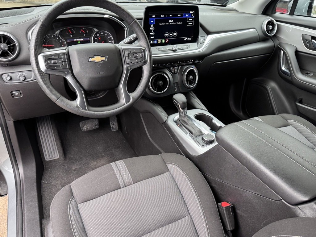 Used 2025 Chevrolet Blazer LT image 2