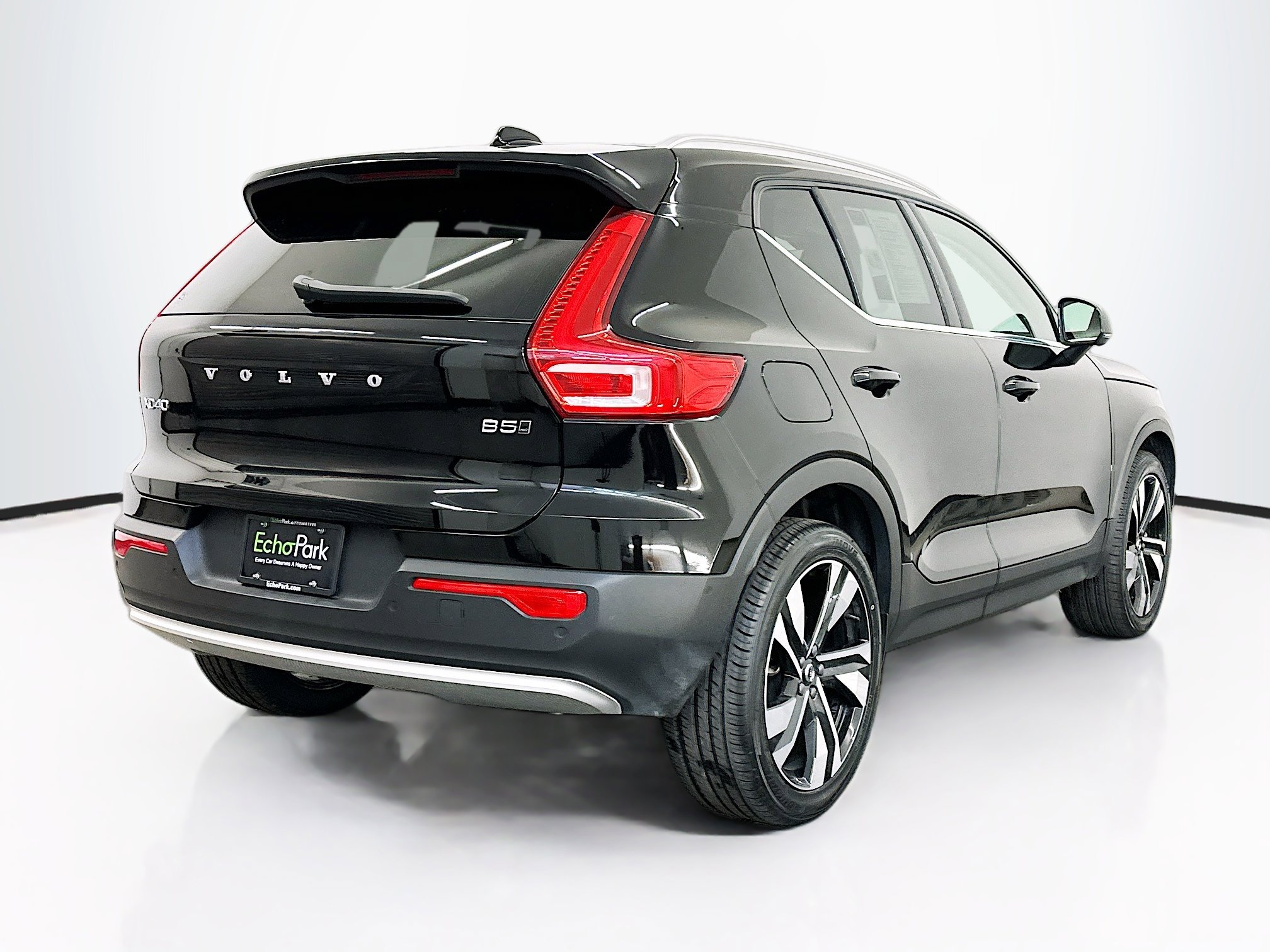 Used 2023 Volvo XC40 B5 Ultimate image 9