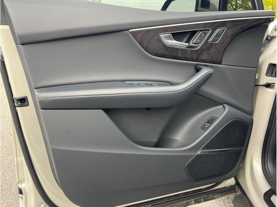 Used 2021 Audi Q7 3.0T Prestige image 23