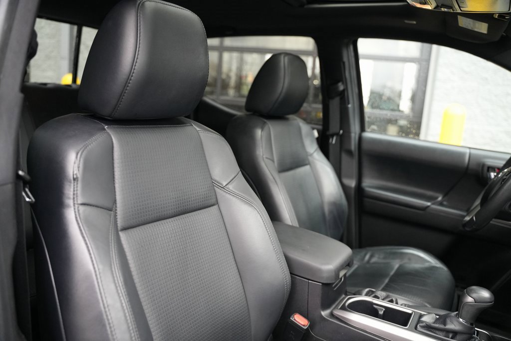 Used 2021 Toyota Tacoma Limited image 26