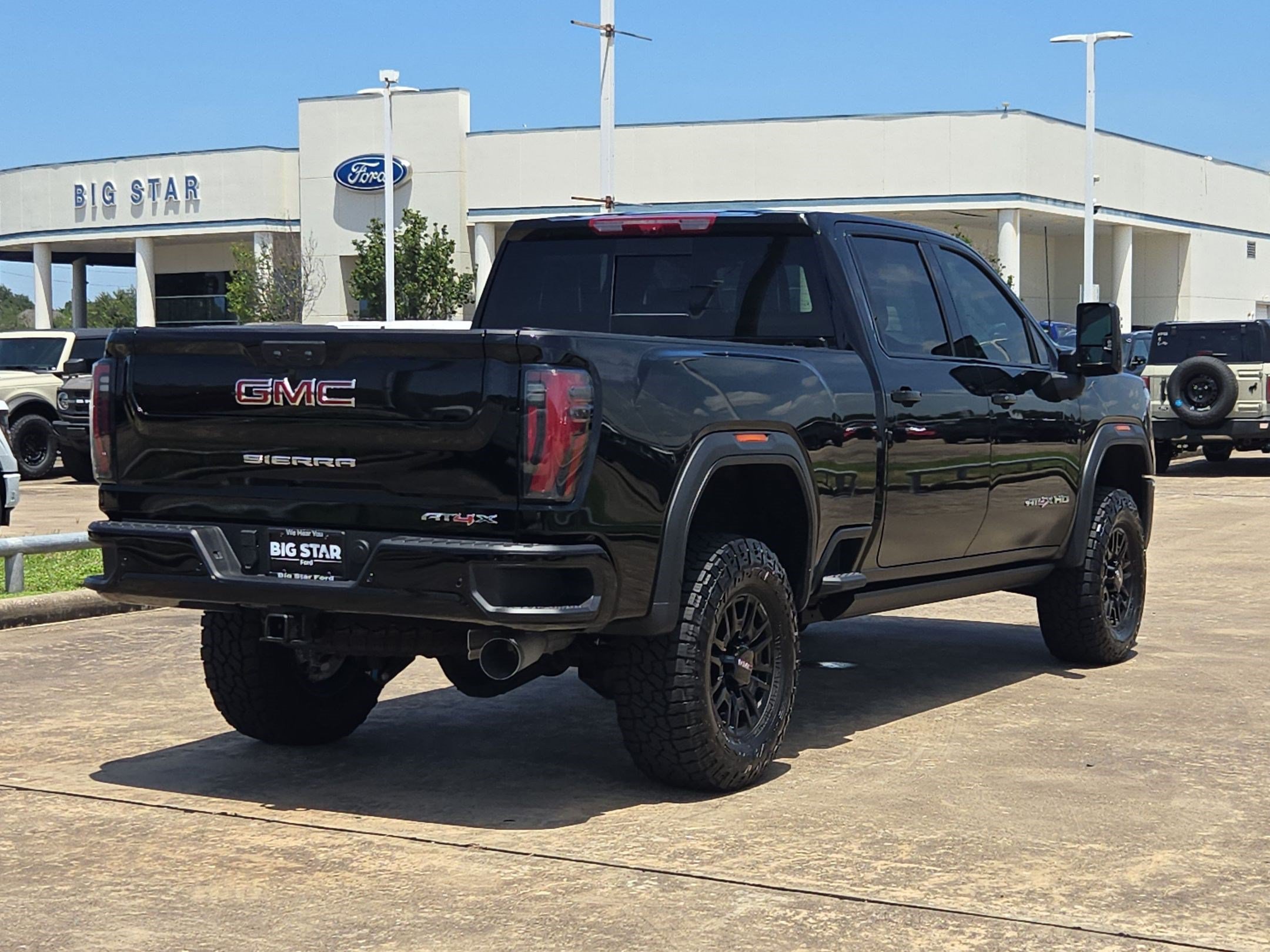 Used 2026 GMC Sierra 2500 AT4X AWD/4WD image 3