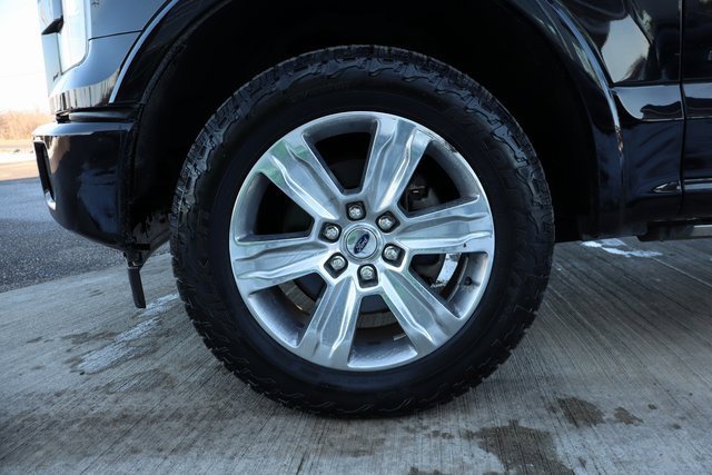 Used 2017 Ford F150 Platinum w/ Equipment Group 701A Luxury image 31