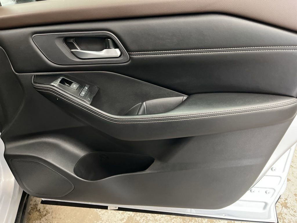 Certified 2023 Nissan Rogue SV w/ SV Premium B Package AWD/4WD image 18