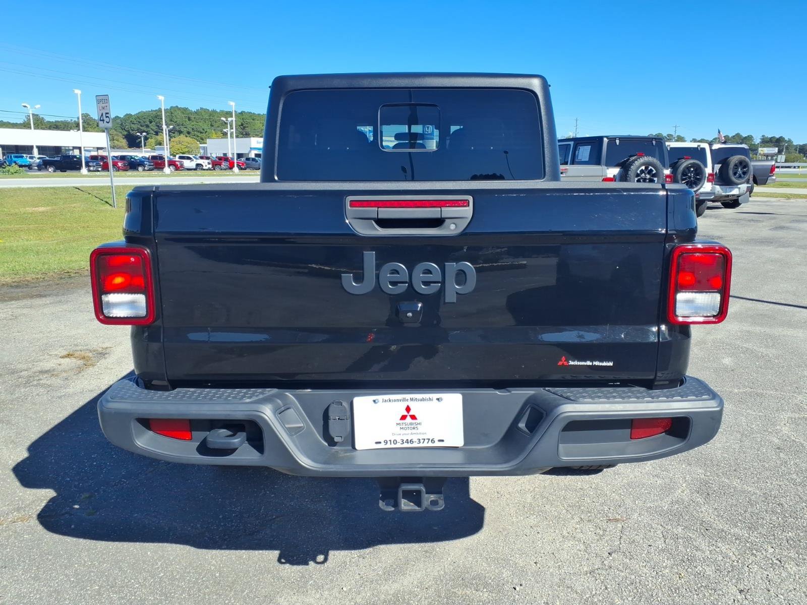 Used 2023 Jeep Gladiator Sport AWD/4WD image 3