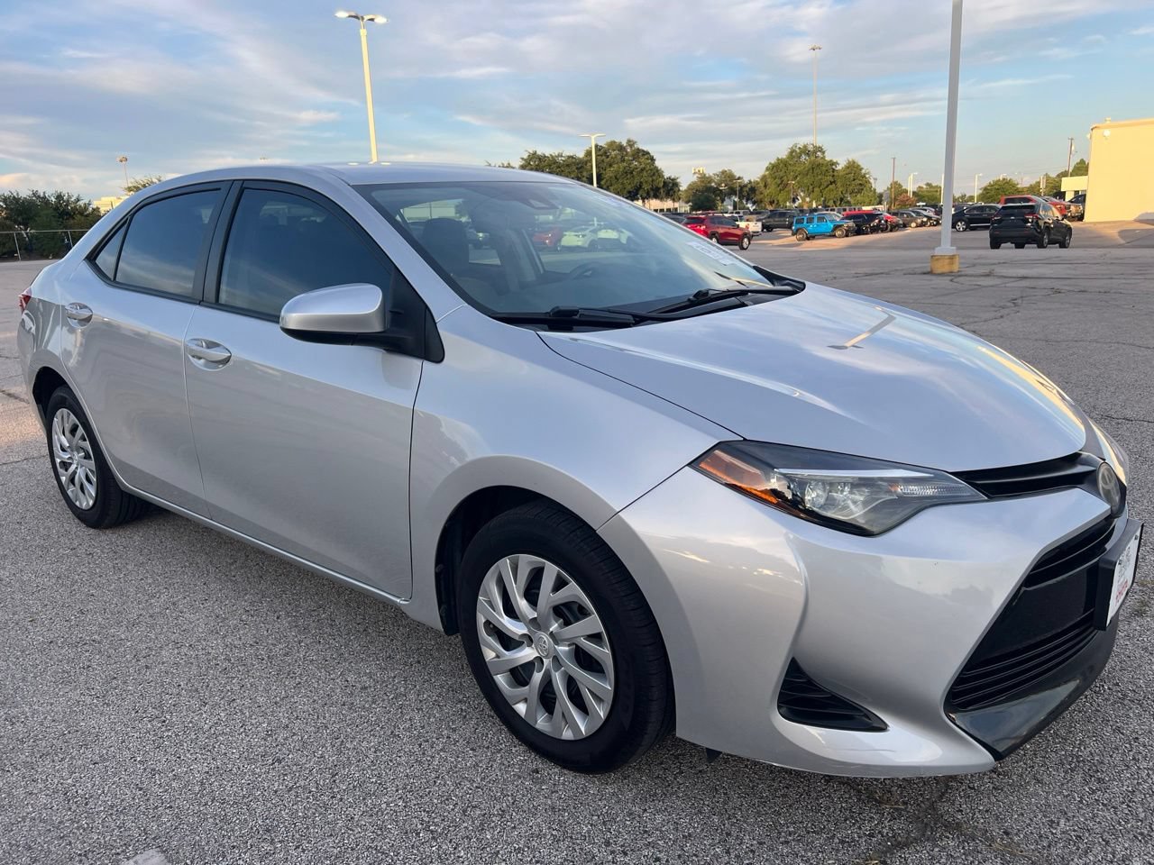 Used 2019 Toyota Corolla LE FWD image 3