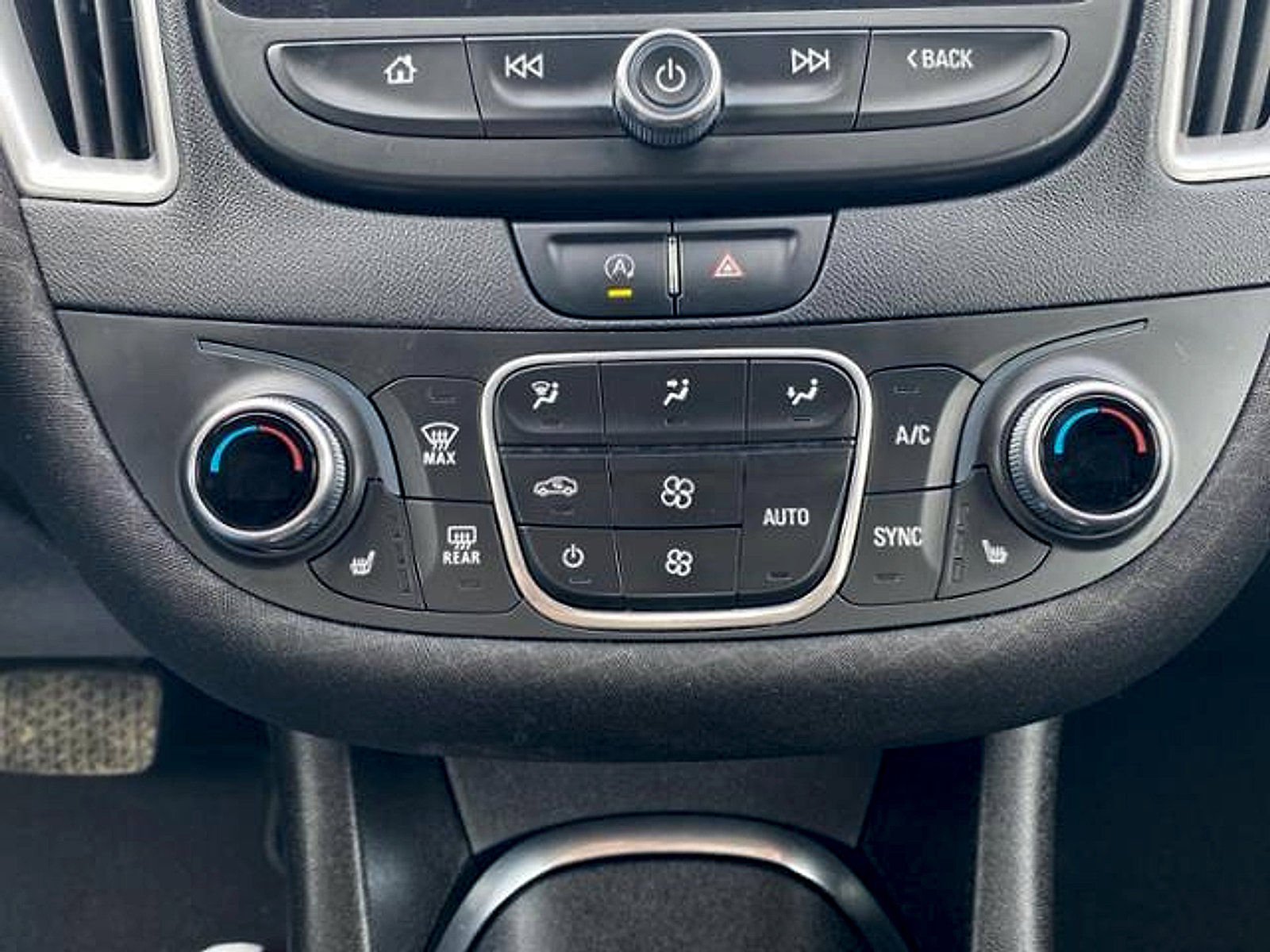 Used 2022 Chevrolet Malibu LT FWD image 31