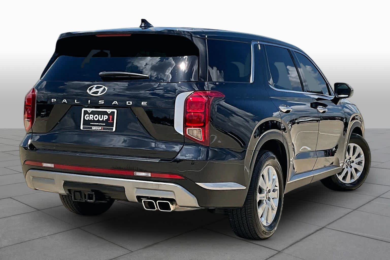 Used 2025 Hyundai Palisade SE FWD image 12
