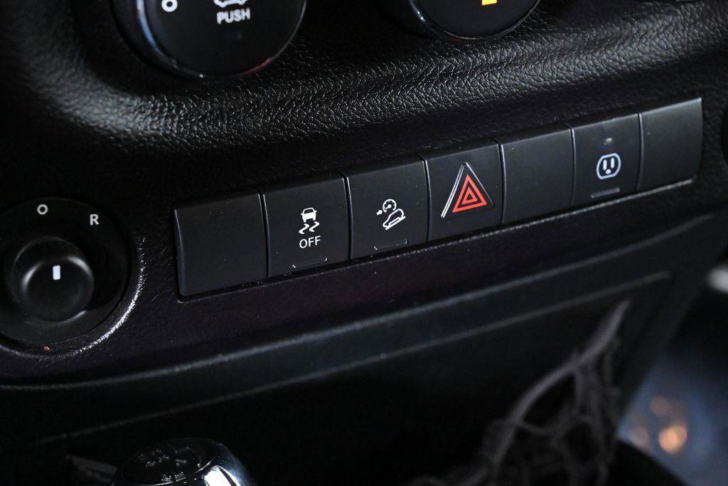 Used 2016 Jeep Wrangler Unlimited Sahara image 24