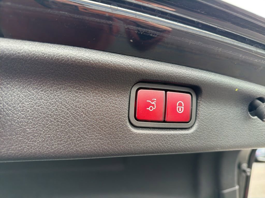 Used 2023 Mercedes-Benz C 300 4MATIC Sedan image 22