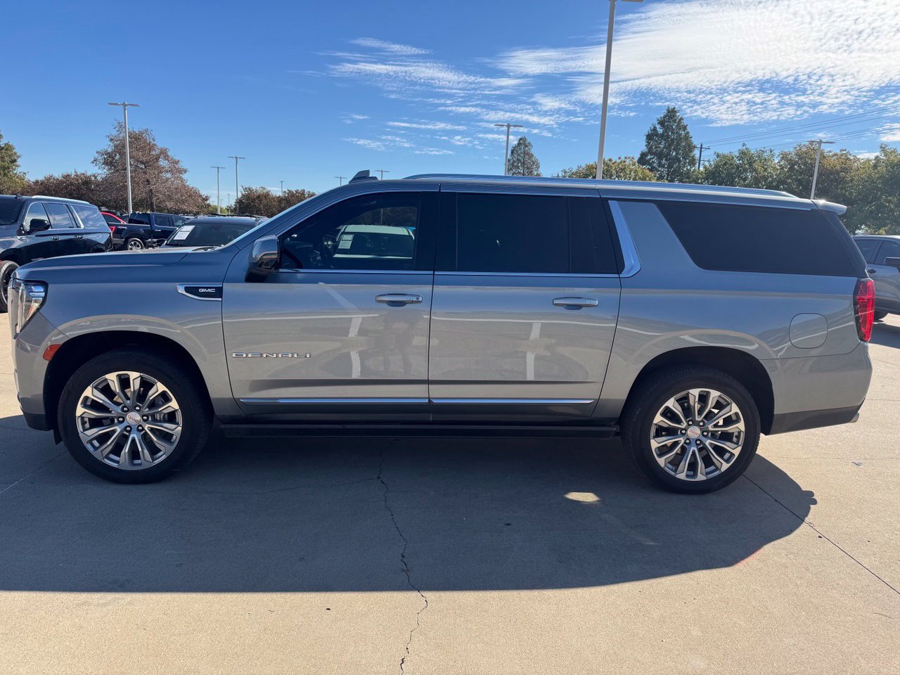 Used 2024 GMC Yukon XL Denali RWD image 3