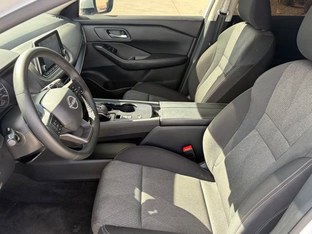 Used 2025 Nissan Rogue SV image 10