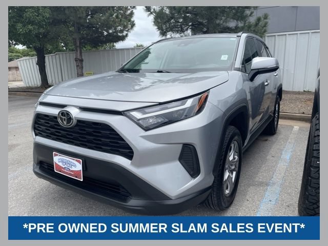 Used 2025 Toyota RAV4 XLE AWD/4WD image 1