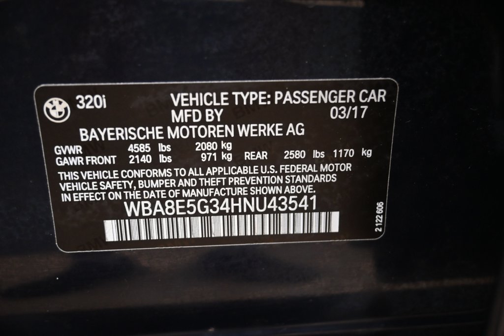 Used 2017 BMW 320i xDrive Sedan AWD/4WD image 30