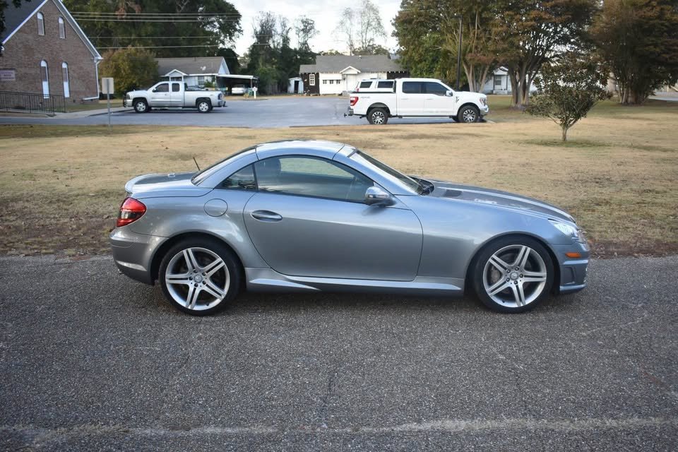 Used 2011 Mercedes-Benz SLK 350 image 4