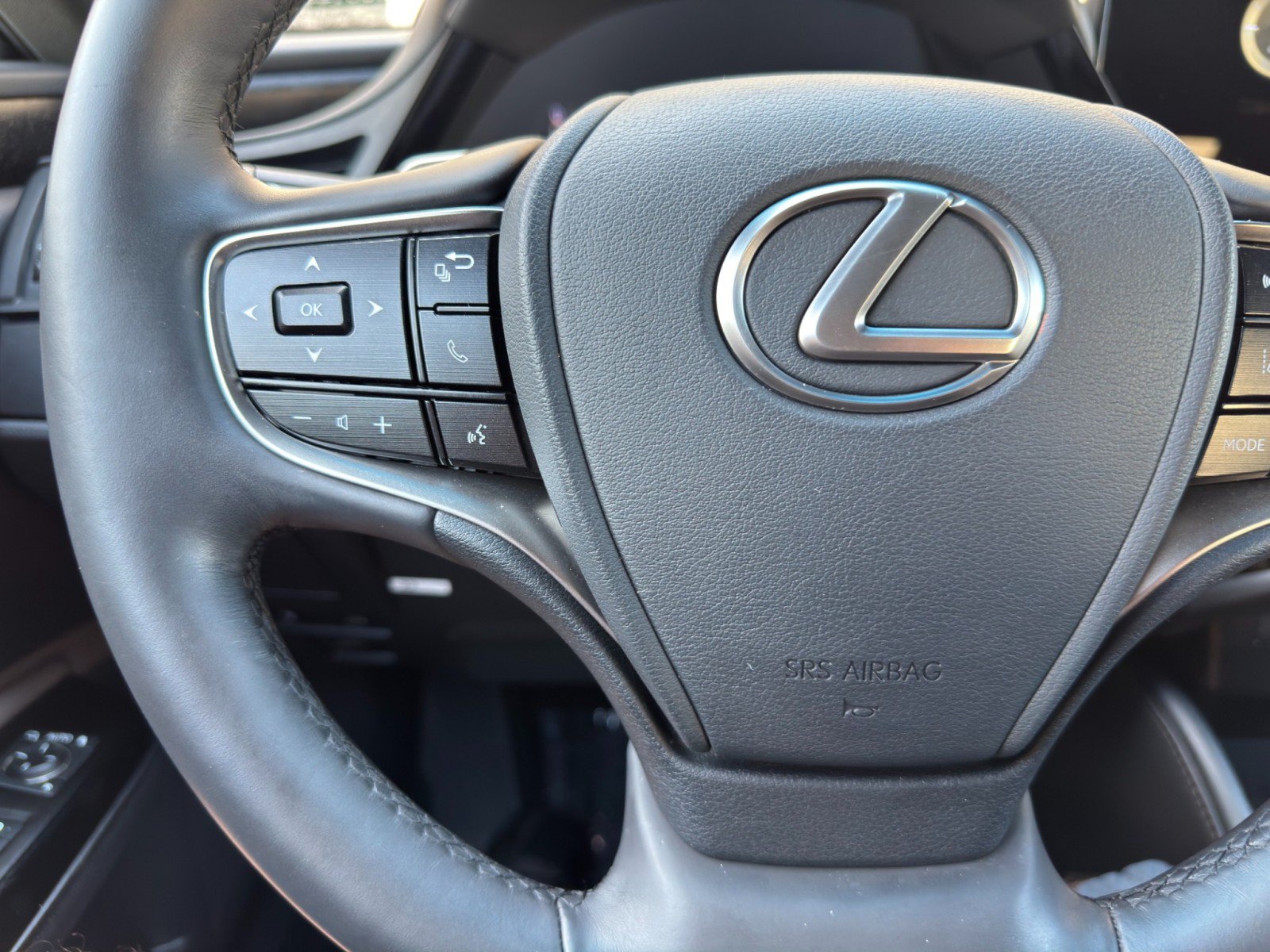 Used 2025 Lexus ES 300h w/ Premium Package FWD image 25
