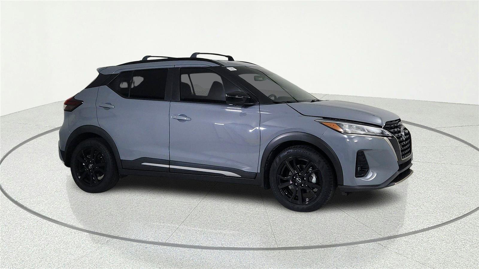 Used 2022 Nissan Kicks SR w/ Interior Electronics Package FWD image 6