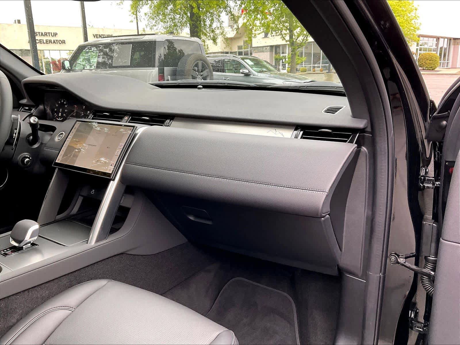 New 2026 Land Rover Discovery Sport Landmark AWD/4WD image 28