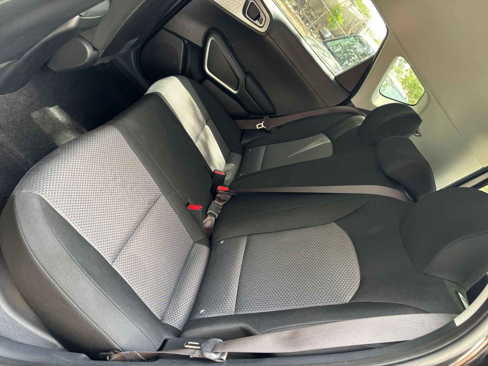 Used 2025 Kia Soul LX w/ LX Technology Package FWD image 34