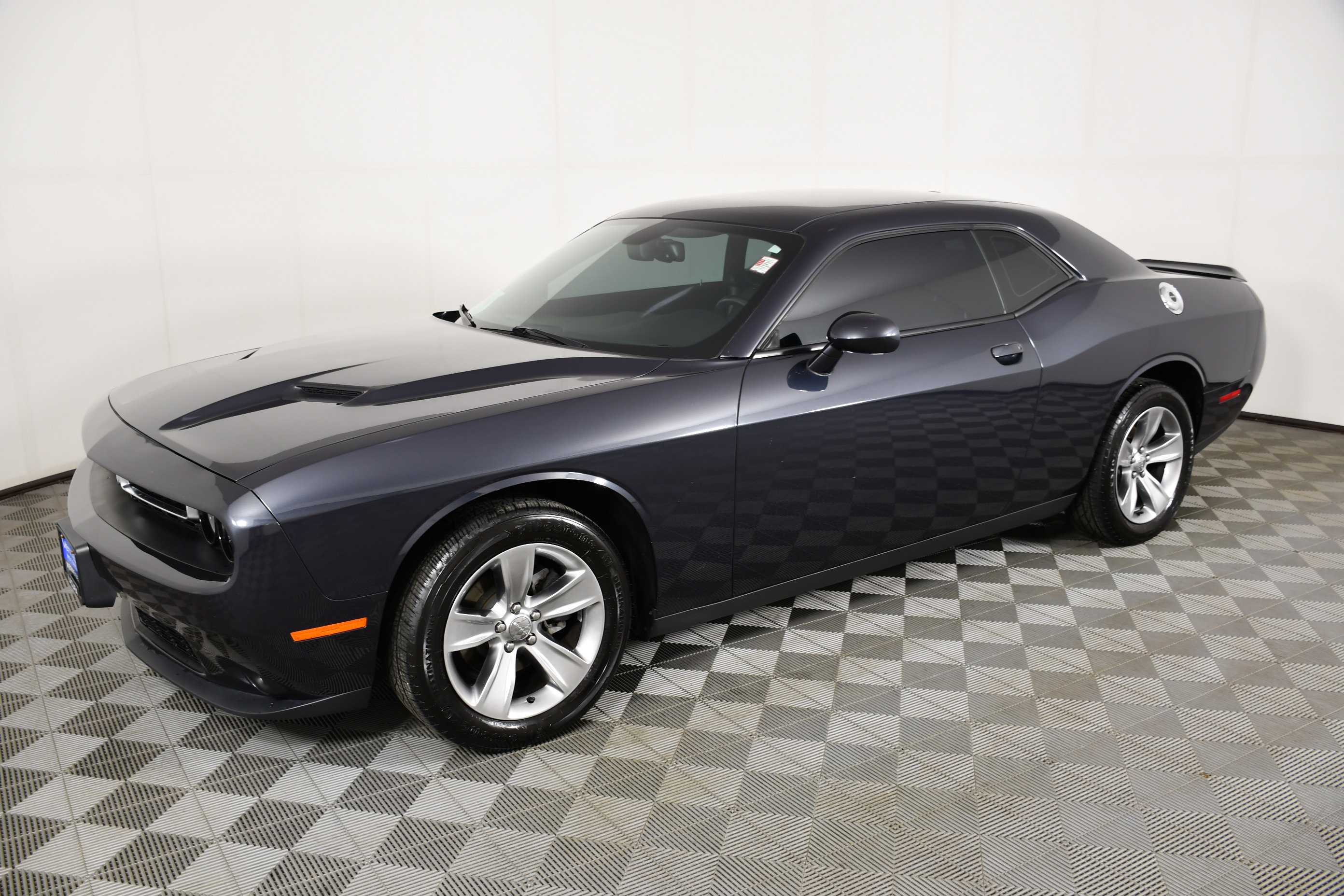 Used 2016 Dodge Challenger SXT RWD image 7