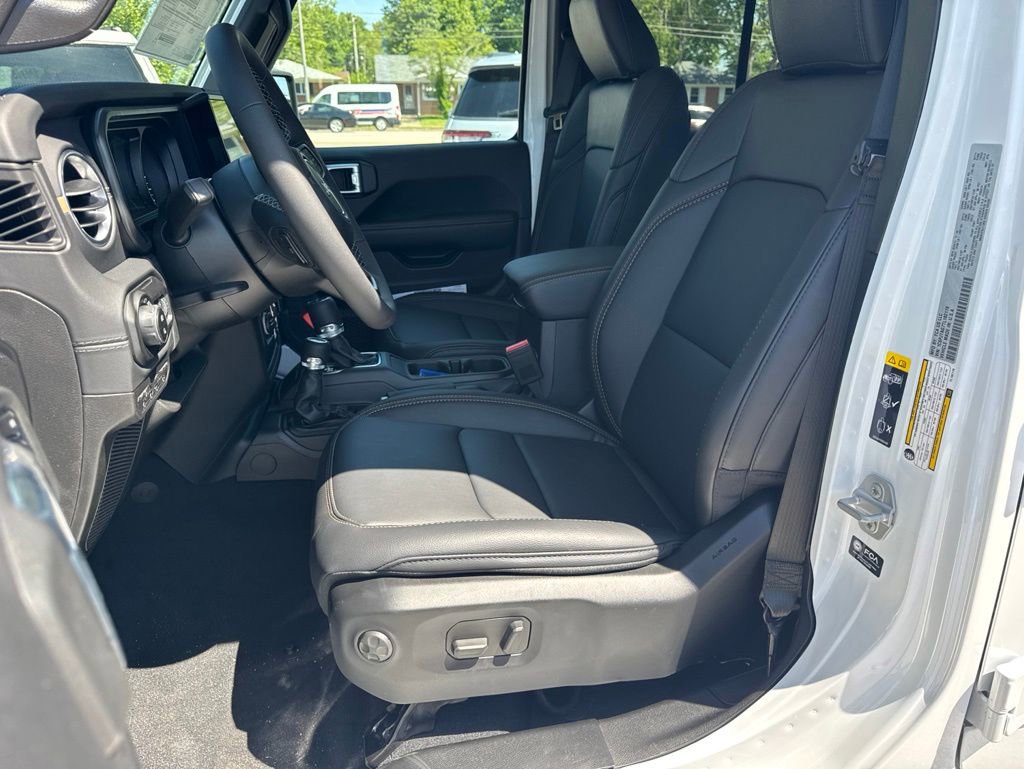 New 2026 Jeep Gladiator Sport AWD/4WD image 13