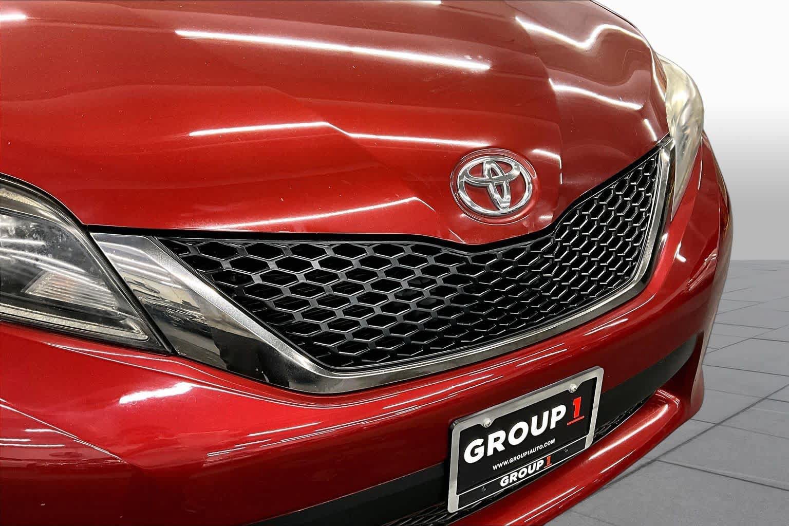 Used 2016 Toyota Sienna SE Premium FWD image 29