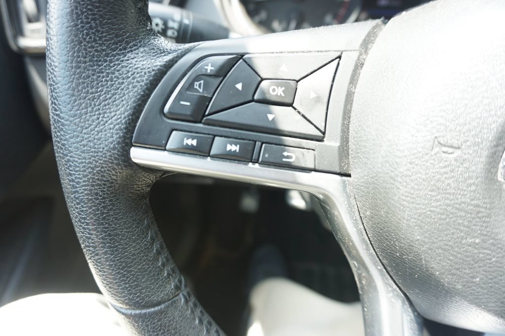 Used 2019 Nissan Rogue S w/ Special Edition Package FWD image 7