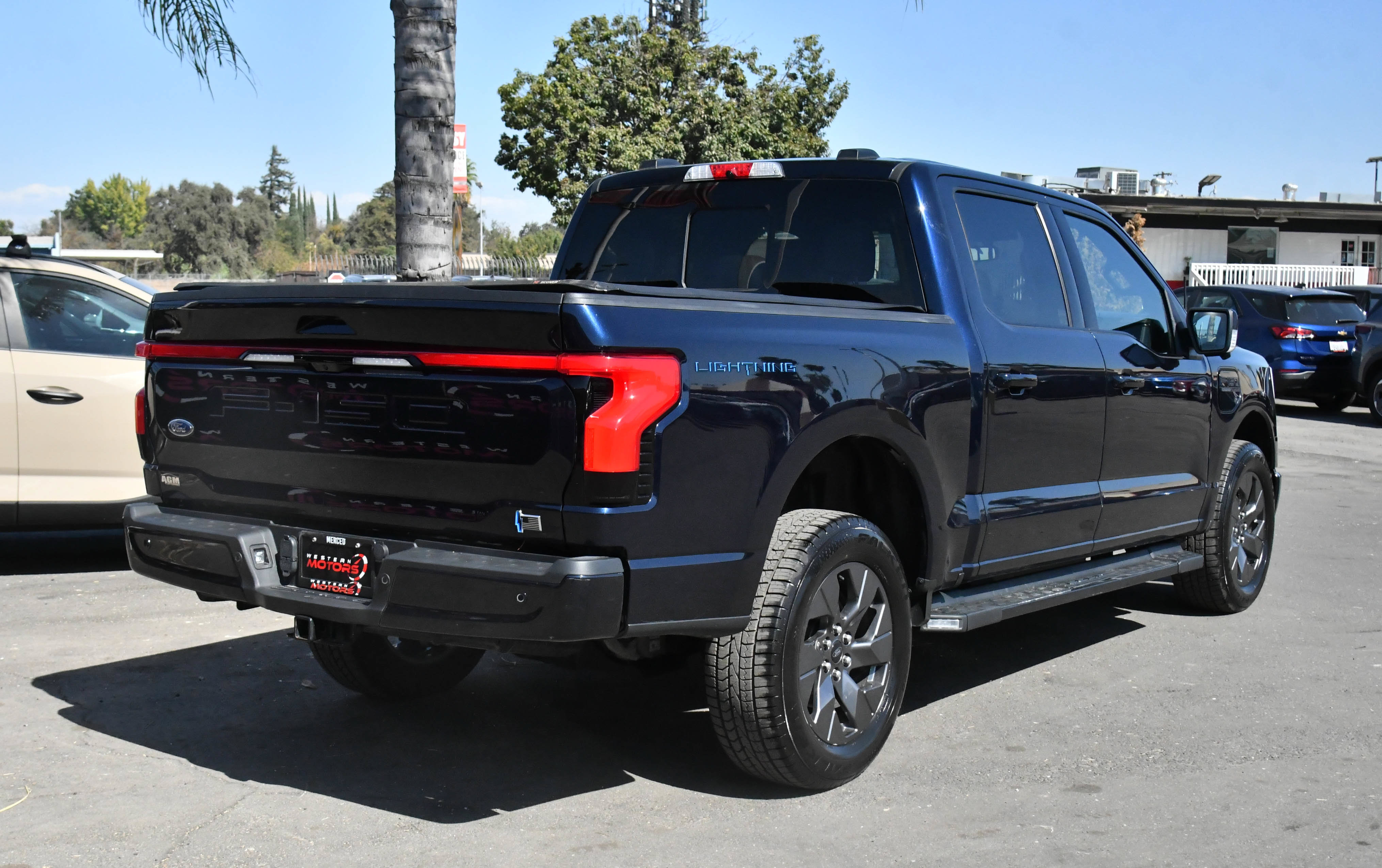 Used 2022 Ford F150 Lightning Lariat AWD/4WD image 8