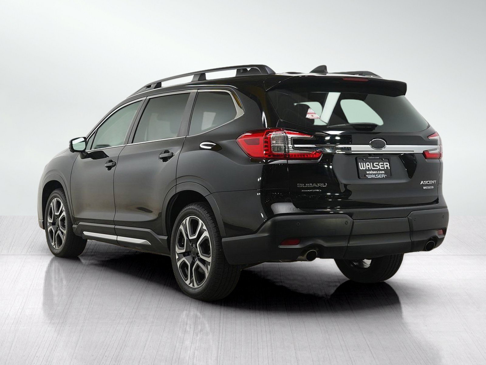 Used 2023 Subaru Ascent Limited w/ Technology Package AWD/4WD image 3