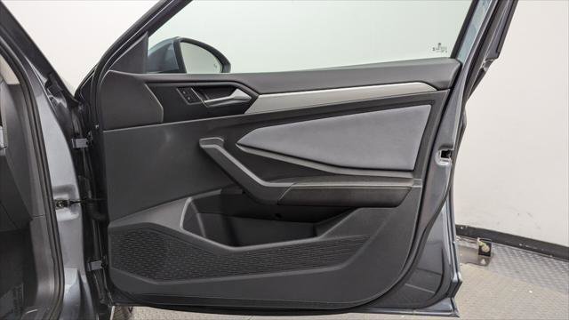 Used 2025 Volkswagen Jetta SE image 22