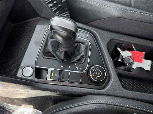 Used 2020 Volkswagen Tiguan SE AWD/4WD image 16