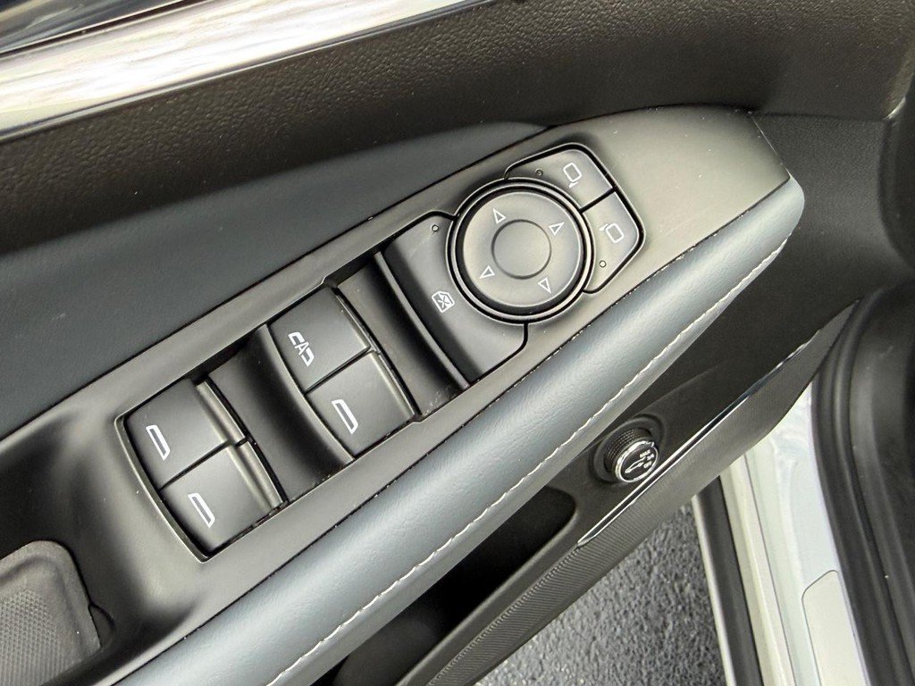 Used 2024 Buick Enclave Essence AWD/4WD image 17