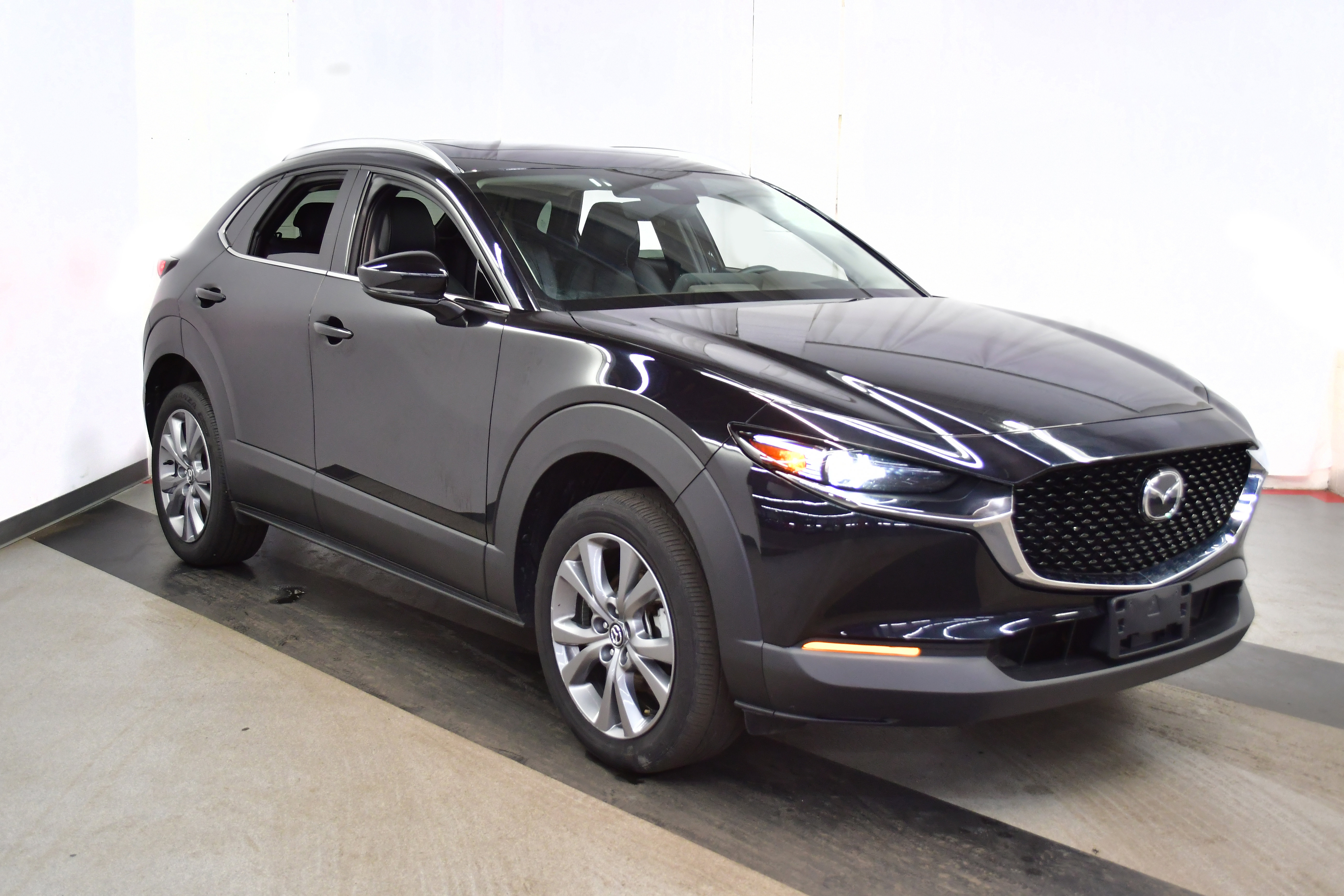 Used 2024 MAZDA CX-30 AWD 2.5 S w/ Premium Package image 2