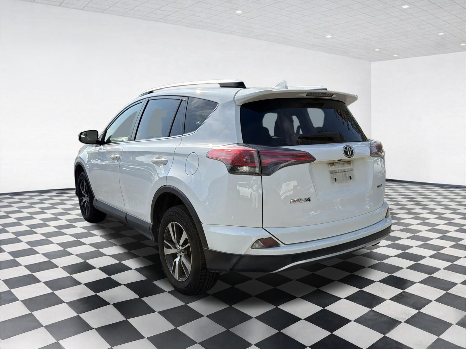 Used 2016 Toyota RAV4 XLE FWD image 6