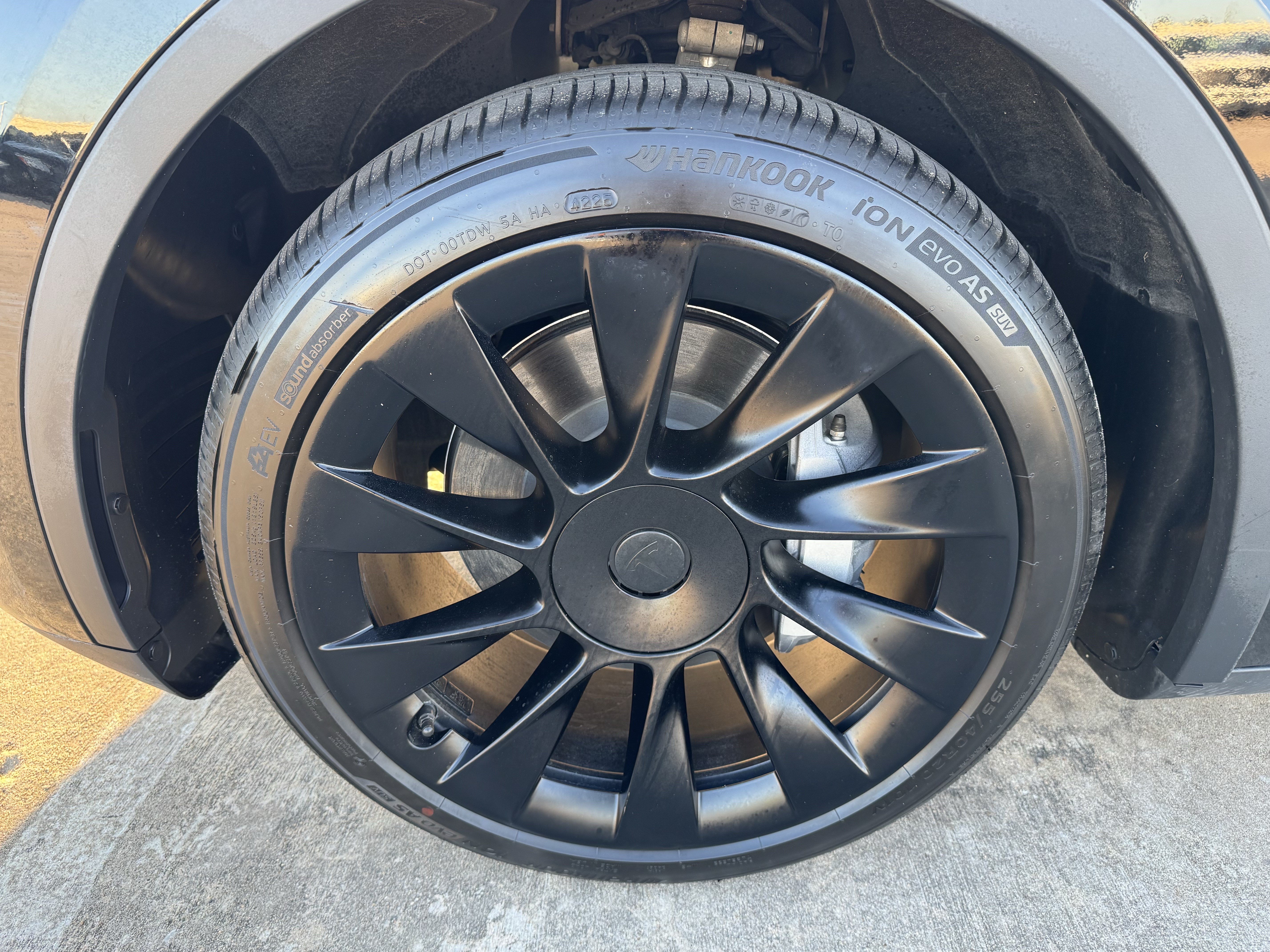 Used 2023 Tesla Model Y Long Range AWD/4WD image 27