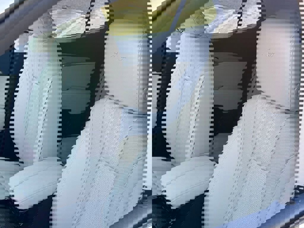 New 2026 Buick Envision Avenir image 17