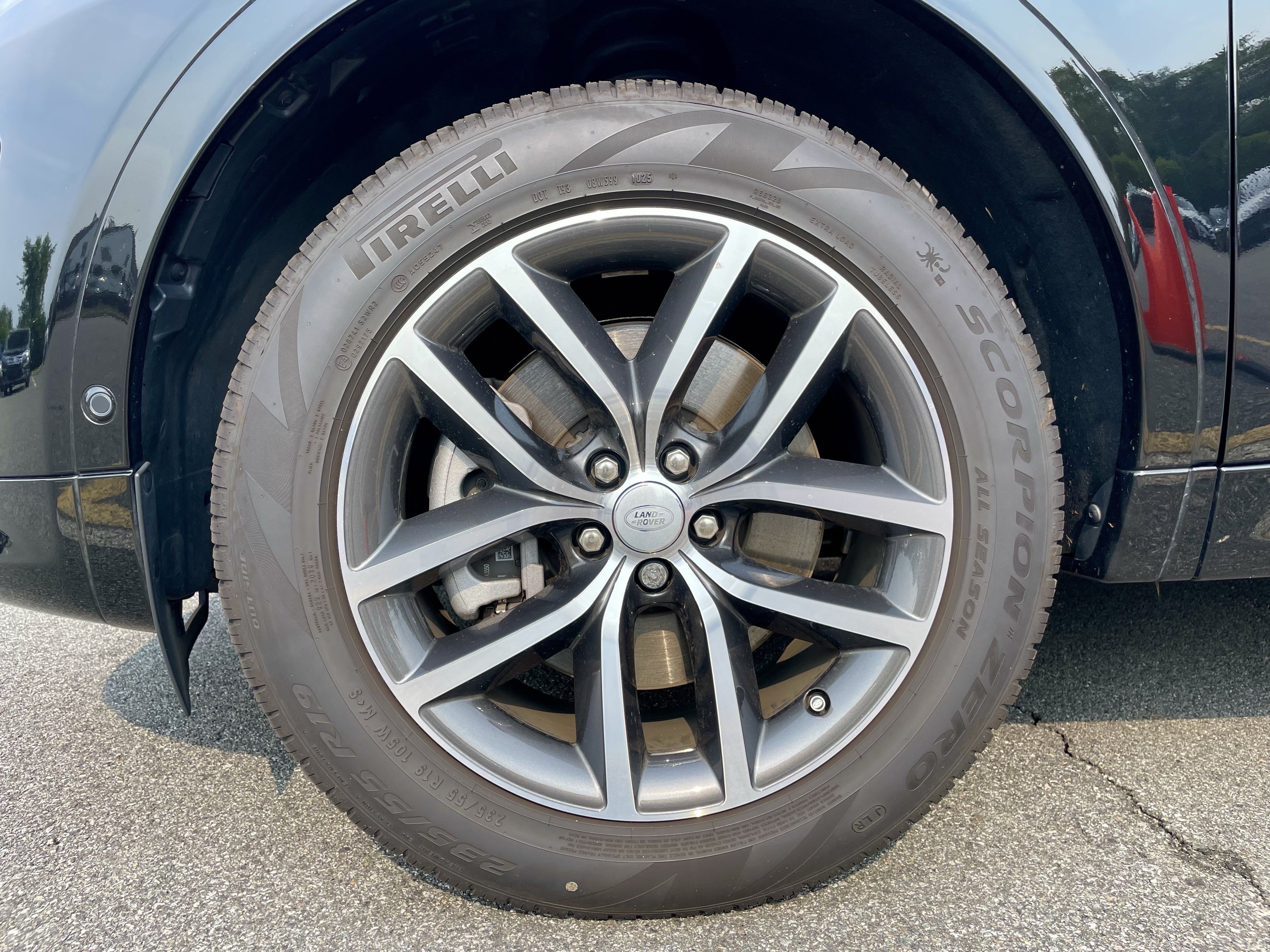 Certified 2025 Land Rover Discovery Sport S AWD/4WD image 9