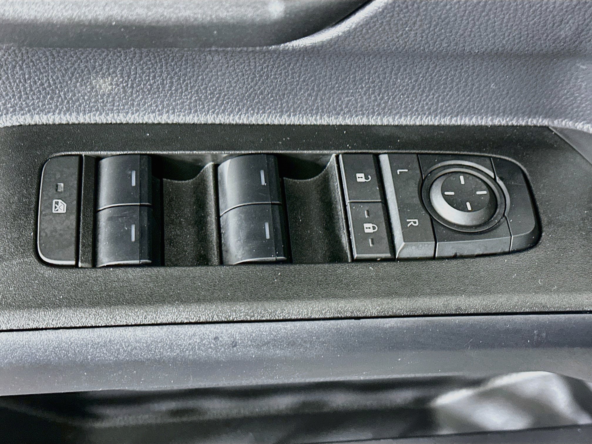 Used 2025 Toyota 4Runner SR5 AWD/4WD image 15