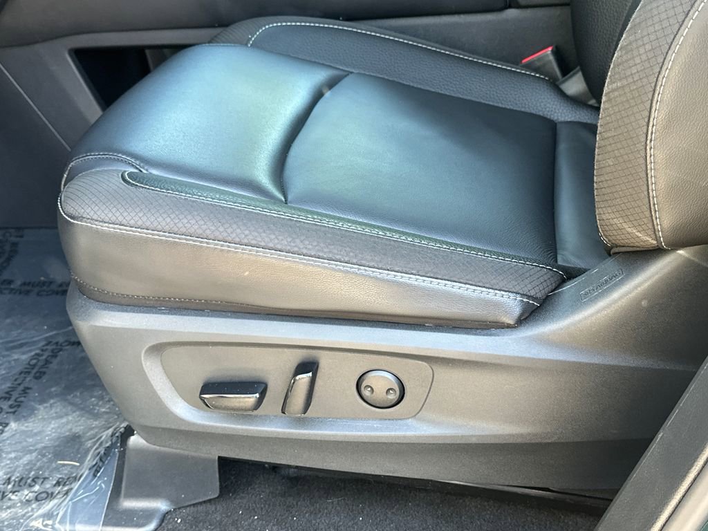 Used 2025 Nissan Pathfinder SL AWD/4WD image 21