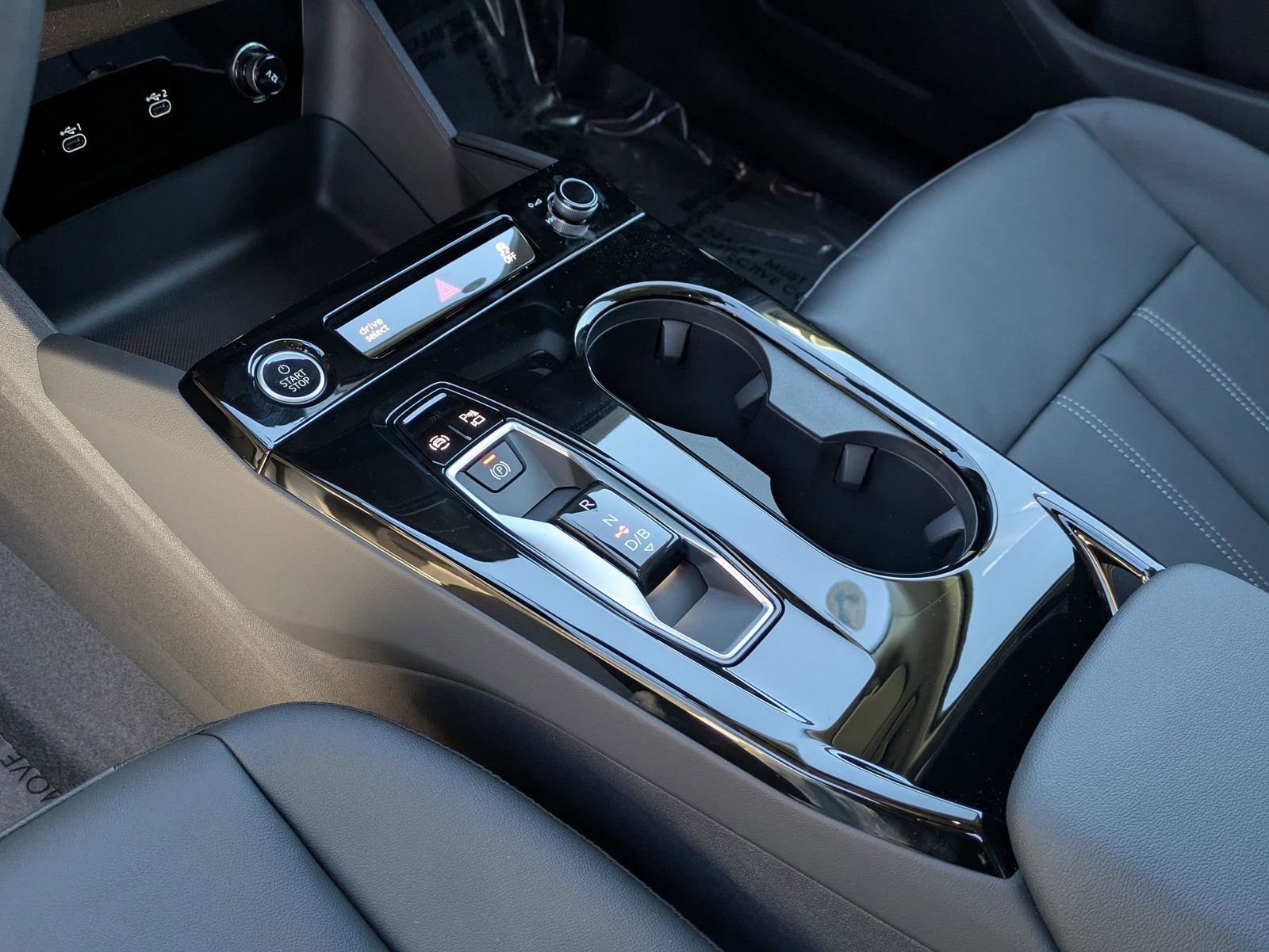 New 2025 Audi Q6 e-tron Premium AWD/4WD image 7