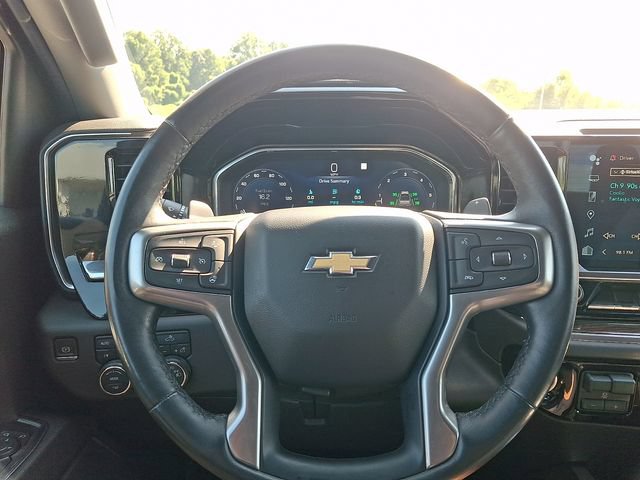 Used 2023 Chevrolet Silverado 1500 LT AWD/4WD image 19