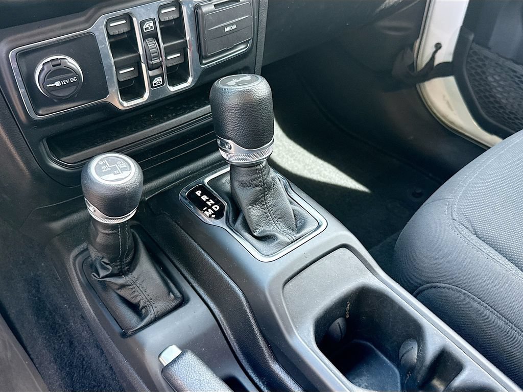 Used 2023 Jeep Wrangler Unlimited w/ Cold Weather Group AWD/4WD image 17