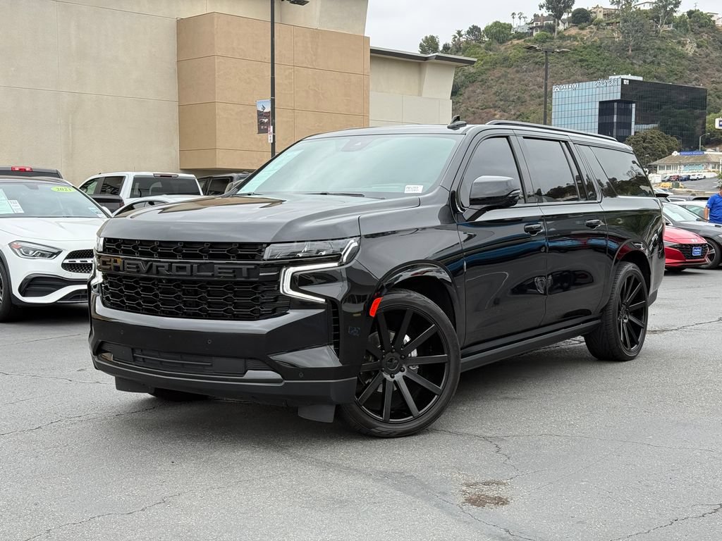 Used 2024 Chevrolet Suburban High Country AWD/4WD image 2