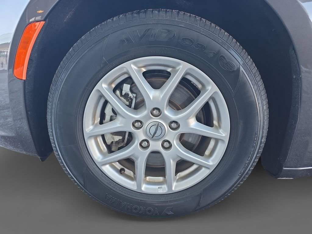 Used 2023 Chrysler Pacifica Touring-L image 15