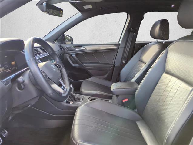 Used 2022 Volkswagen Tiguan SE R-Line image 17