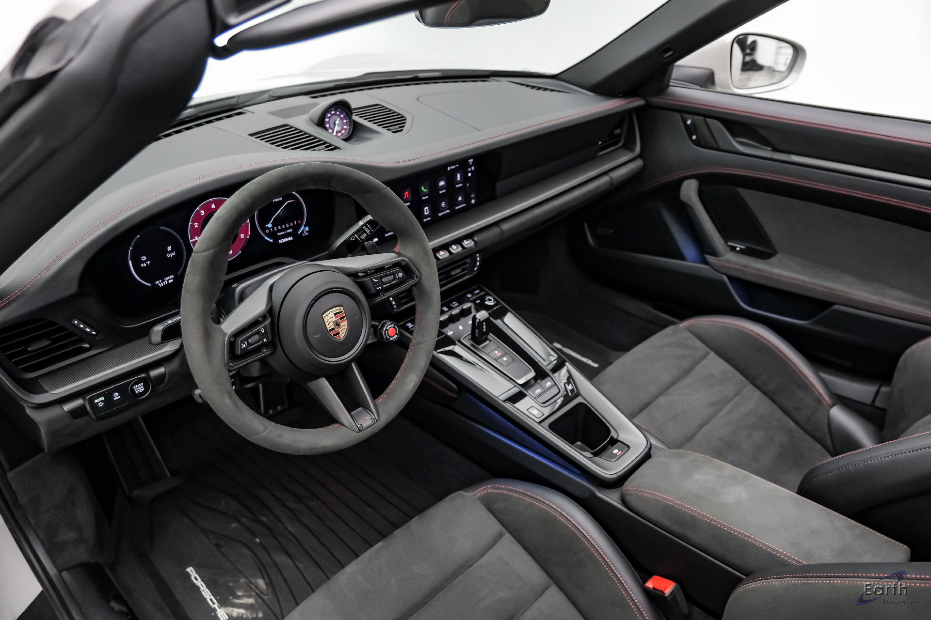 Used 2025 Porsche 911 Targa 4 GTS AWD/4WD image 3
