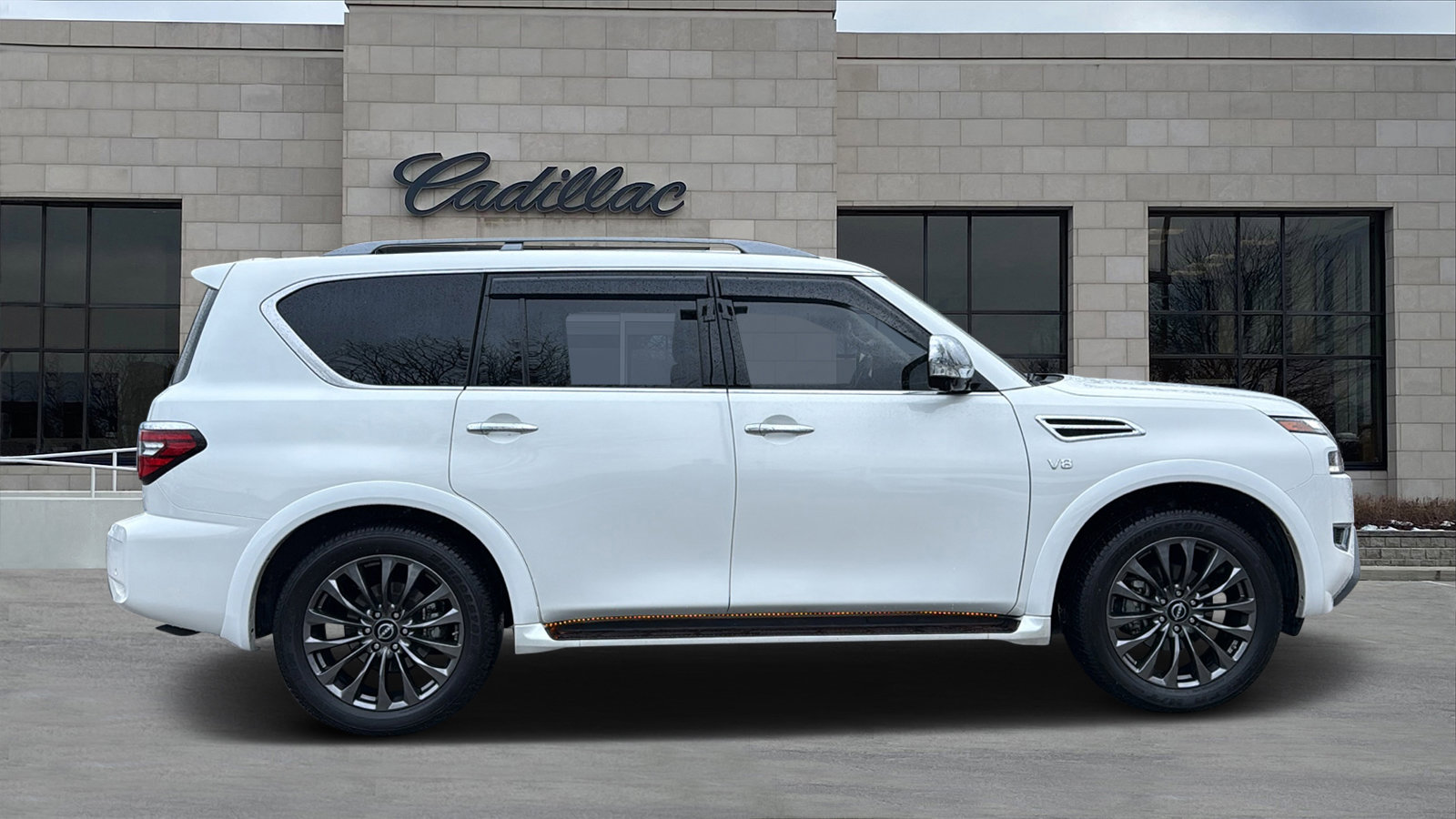 Used 2022 Nissan Armada Platinum image 2