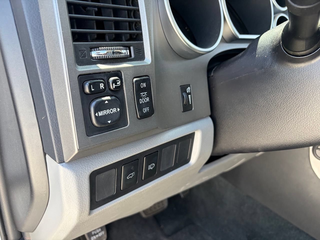 Used 2015 Toyota Sequoia Limited RWD image 7
